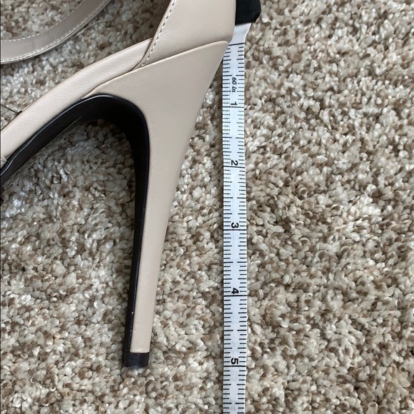 🛍 Vera Wang Stilettos-Like New Condition - Picture 6 of 7